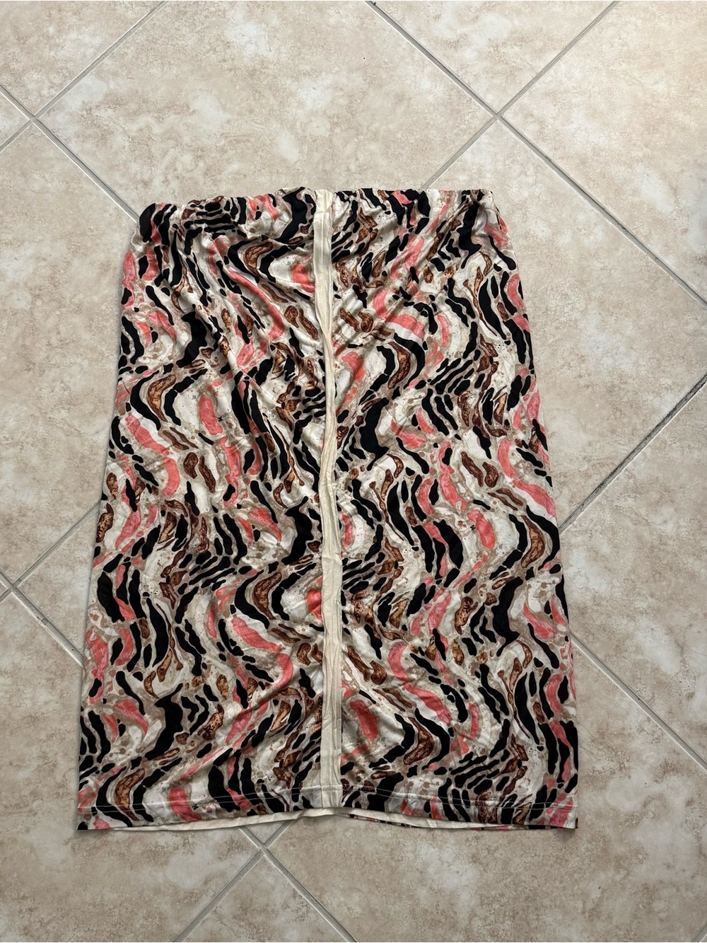 Missoni Size XL Wavy Print Midi Skirt in Coral, Black & Cream
